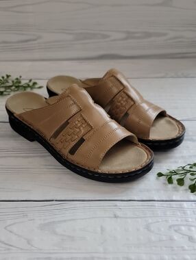 Clarks Leather Tan Slip-On Comfort Sandals Womens Size 7